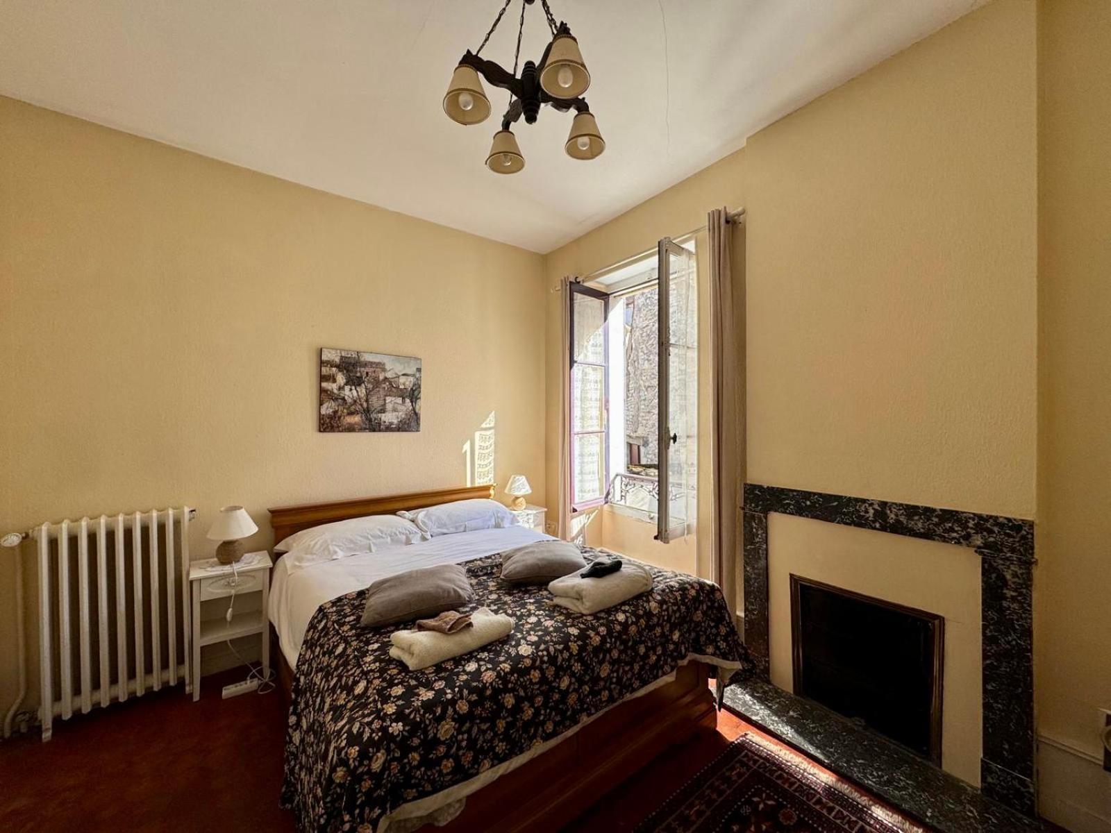 L'Escapade Place Voltaire Vermenton Zimmer foto