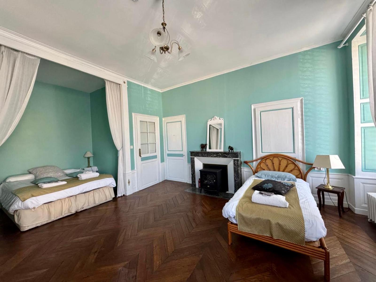 L'Escapade Place Voltaire Vermenton Zimmer foto