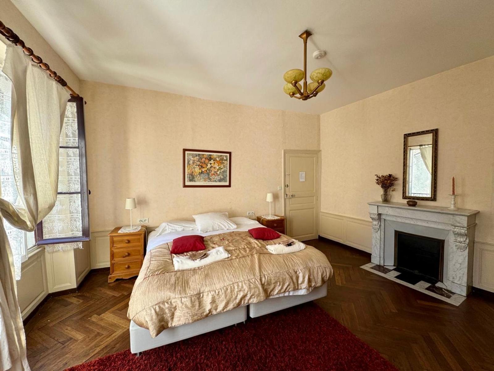 L'Escapade Place Voltaire Vermenton Zimmer foto