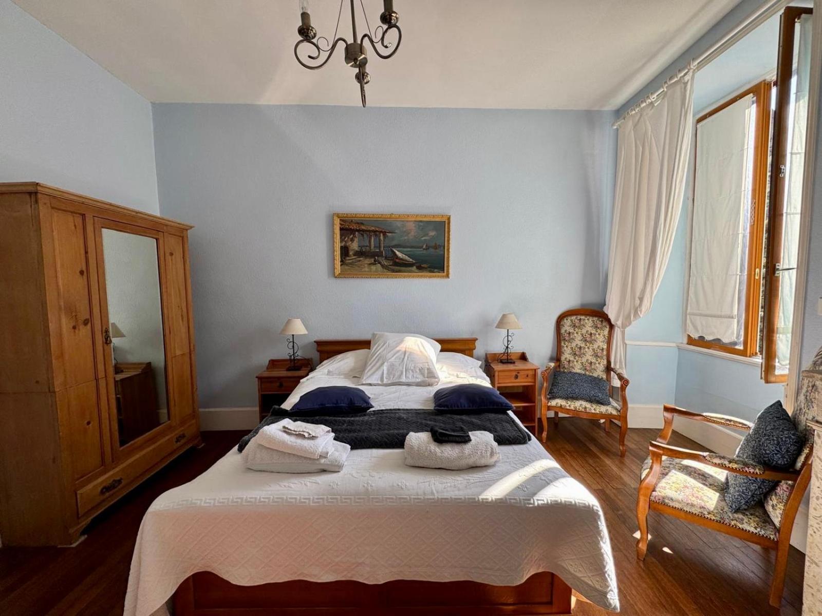 L'Escapade Place Voltaire Vermenton Zimmer foto