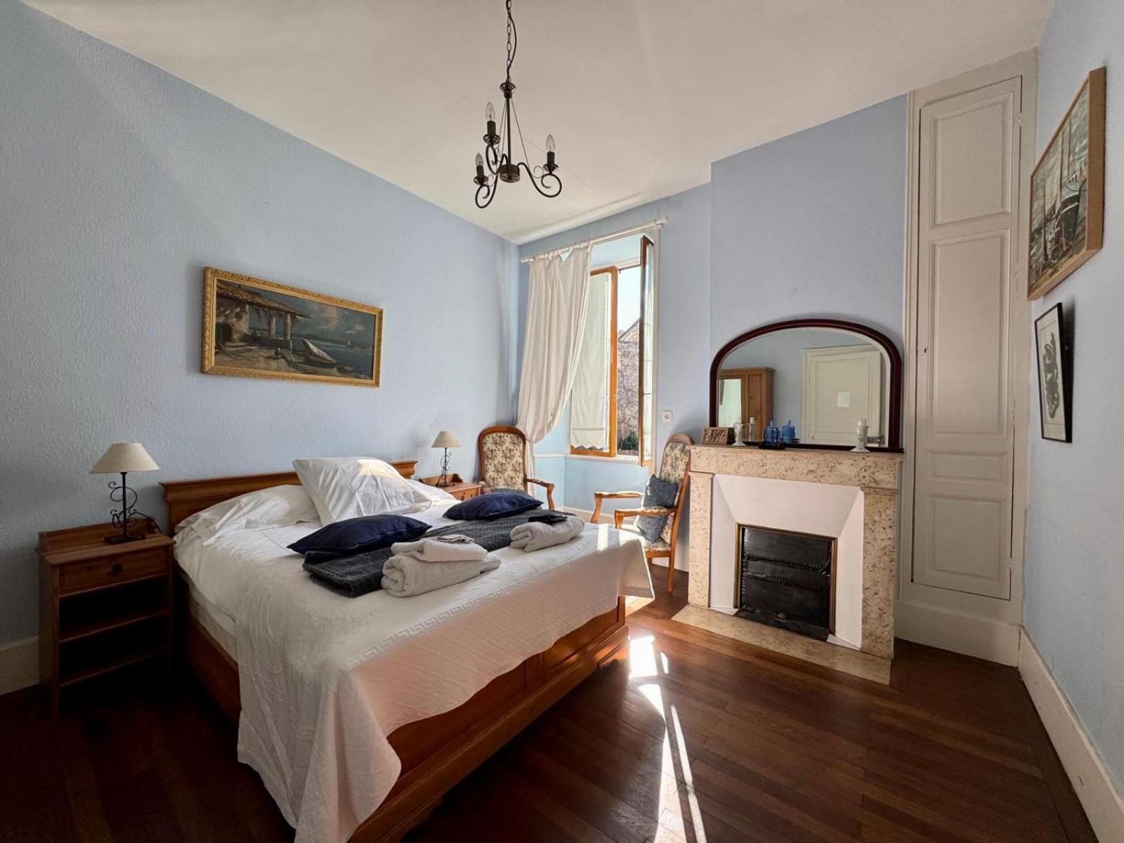 L'Escapade Place Voltaire Vermenton Zimmer foto